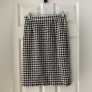 Laurel by Escada Vtg off white & Black Houndstooth Plaid Wool & Silk Skirt 8